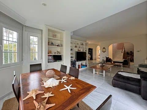 Villa in Manantiales with Guest Apartment thumbnail 19