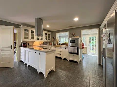 Villa in Manantiales with Guest Apartment thumbnail 23