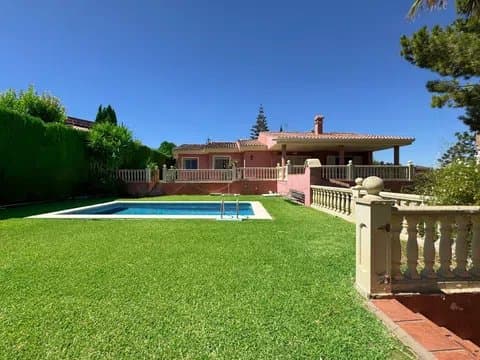 Villa in Manantiales with Mature Gardens thumbnail 5