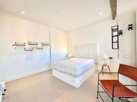 Penthouse on Calle Granados with wraparound terrace thumbnail 11