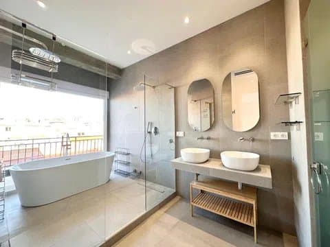 Penthouse on Calle Granados with wraparound terrace thumbnail 9