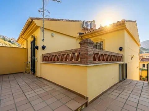 Chalet in Nueva Torrequebrada with Golf Views thumbnail 10