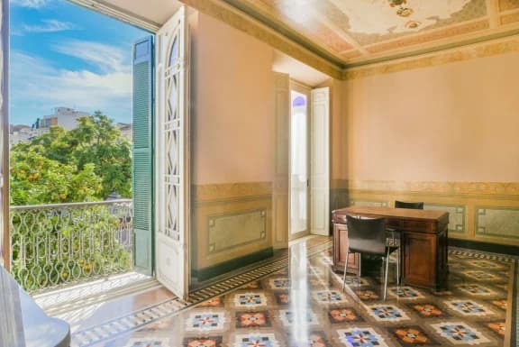 Stately home with light and character in the heart of Málaga